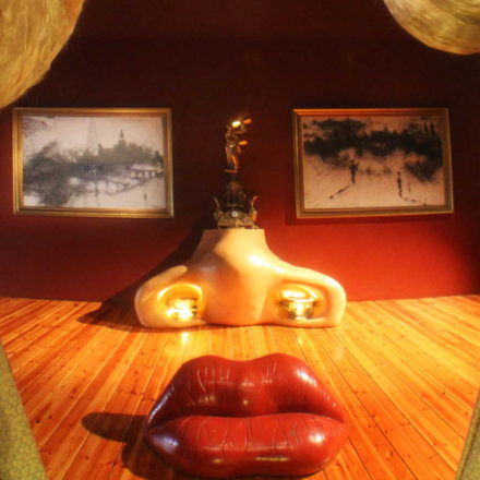 dali-lips-room-museum-figueres